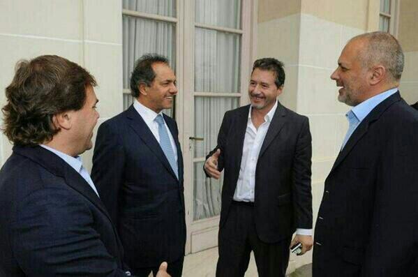 FFcasarosa's tweet photo. La #OlaNaranja de @martinbuzzi se lleva puesto a #chubut, último en encuestas, abajo de MB solo encontramos petróleo! http://t.co/qrwGu2CuMR