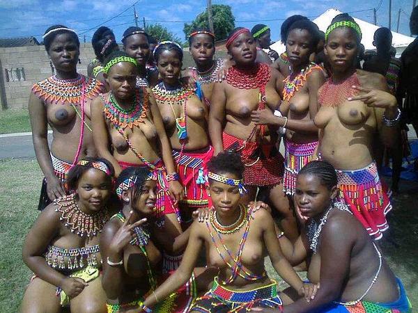 ec_dick's tweet photo. African woman traditional day http://t.co/clbkX4UzVi