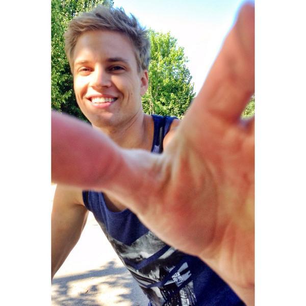 AlbertBanksi's tweet photo. Selfie going to school. ;) http://t.co/hdVZMImFDX