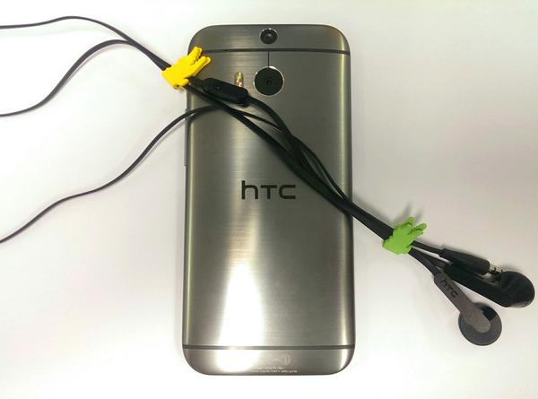 HTC_IN's tweet photo. #HTCTip: Clip your earphones together at two key points to avoid tangled knots! :-) http://t.co/aAN0LNep8u http://t.co/janAo4ycNT
