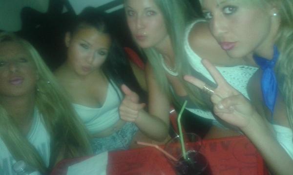 reiixel23's tweet photo. Aste Nagusia! @andreemore55 @andrea_2269 @paatribetisei @rudy_sood #AndreaMeleero @sandritaa__22 http://t.co/FgmVIGTXWe