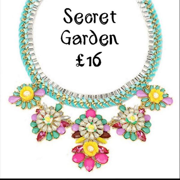 FrankieEssex's tweet photo. Love my new @Statement_Gem necklace such a bargain #statement #colourful #secrectgarden http://t.co/MJv9qghoRu