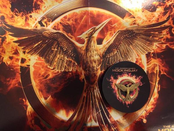 Pathenederland's tweet photo. Pin winnen? 

Retweet en je maakt kans op de pin van The Hunger Games: Mockingjay Part 1. http://t.co/NwCg8tiKRO