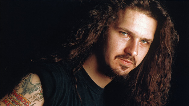 Happy birthday to Dimebag Darrell! R.I.P. Rob Halford remembers him: 