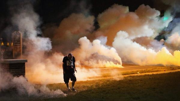 borzou's tweet photo. Great #Ferguson pictures by @GettyImages photographer Scott Olson, who was arrested http://t.co/3hrdkQohay http://t.co/a8Ylo0rSsj