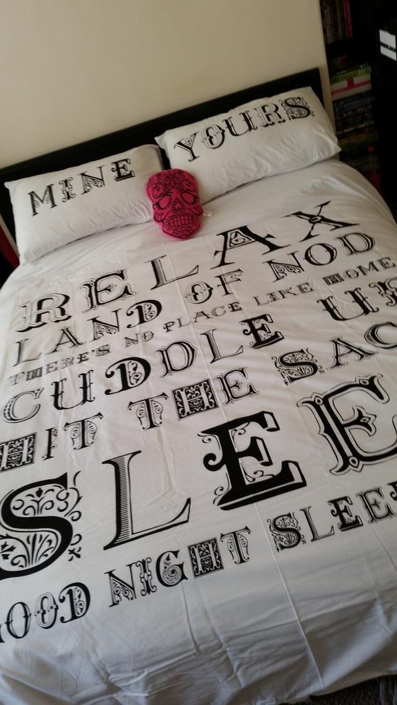 BexxieFace's tweet photo. Yay ^.^ fresh sheets! ! http://t.co/pc33BX2JXB