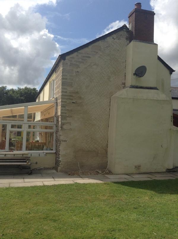 cegbuilding's tweet photo. Lime rendering on old cob. This the 2nd coat. 3rd coat going on Friday. http://t.co/YJg0ntFU7O