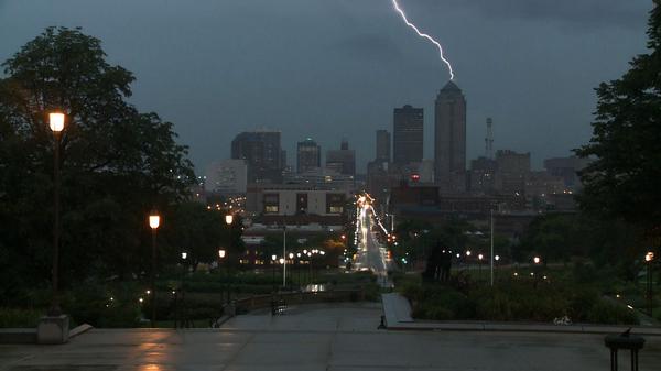 _JodiLong_'s tweet photo. Check out this photo @rogerriley captured during this mornings storm! #holylightning #13now @WHOhd @WHOWeather http://t.co/nbKrlArJsk