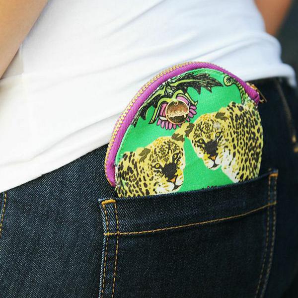 BRBFInfinity's tweet photo. Pretty Kitties. #blubond #fashion #style #accessories #bigcats #coinpurse @talarestrepol @romanzamedellin http://t.co/xa9DtbJoXE