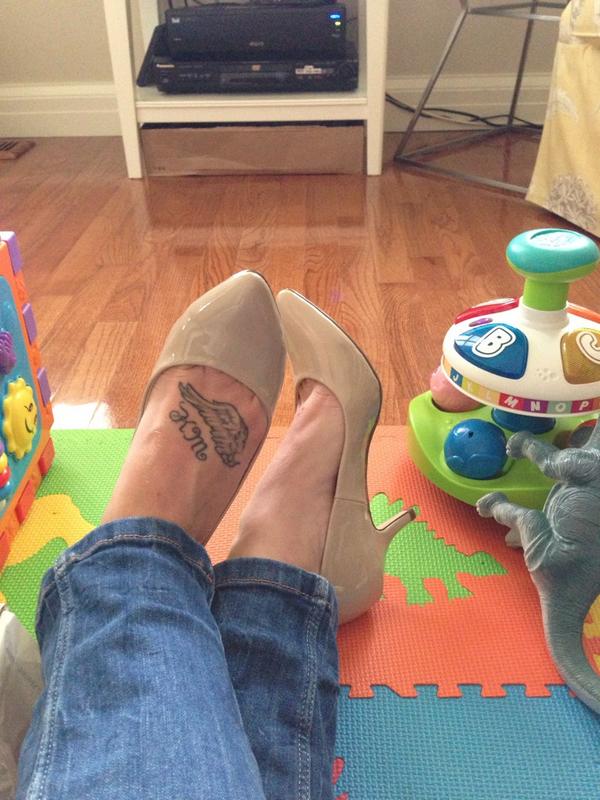 katedenig's tweet photo. Bridesmaid shoes arrived today @Kflew !! Thanks for picking them out for me @SandraRoh ! #outfitcomplete #bringiton http://t.co/aeVMsH44PH