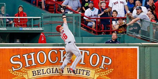 MLB's tweet photo. Home run thievery at its finest. Do you, @KoleCalhoun: http://t.co/MPgcDz4Tqd #MustC http://t.co/ZIxLHeodNm