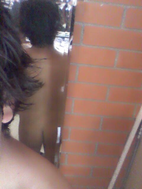 No se ve bien pero ahi esta mi culo.