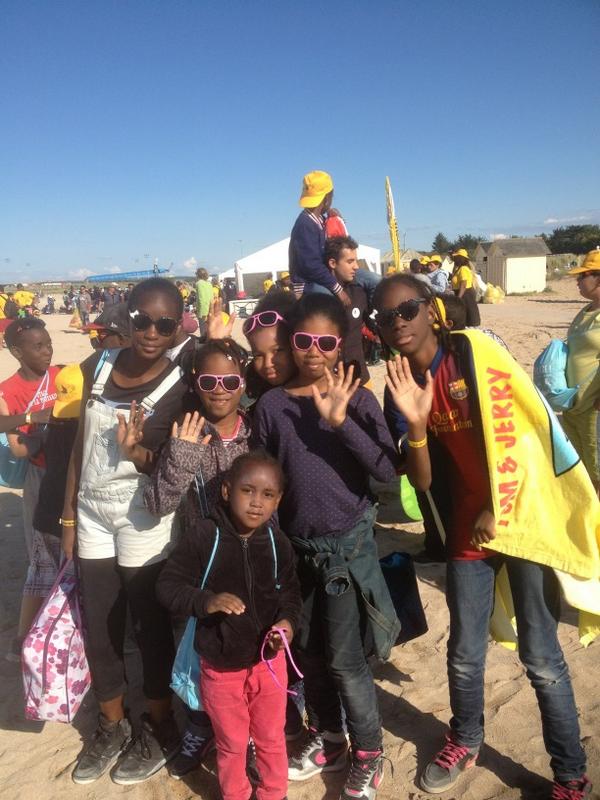 valtrier's tweet image. Départ des enfants de clichy du @SecoursPop après une belle journée sur la plage de ouistreham