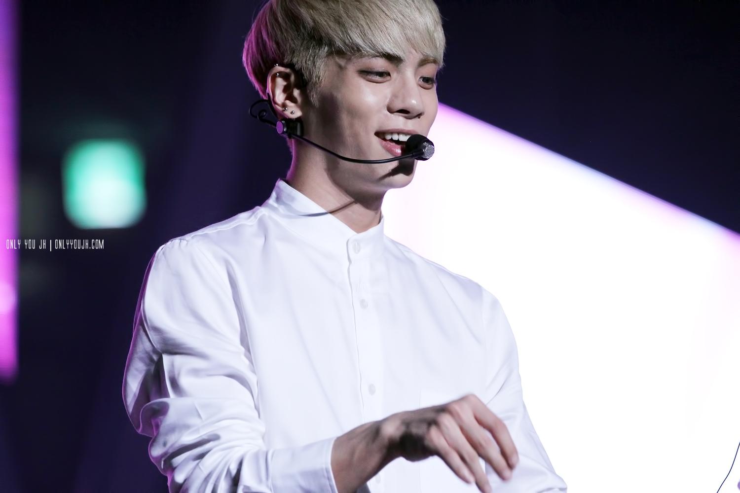 140820 Jonghyun @ 2014 '1st Givecon Festival' BvfxB83CQAIHkBW