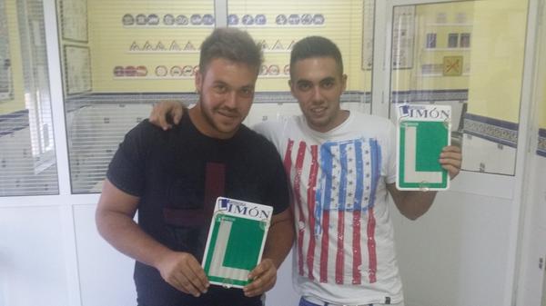 autolimon's tweet photo. DOS NUEVOS CONDUCTORES ESTA SEMANA!! ENHORABUENA A NUESTROS AMIGOS ADRIAN Y JAVI!!!!. http://t.co/I3OBD3XCz3