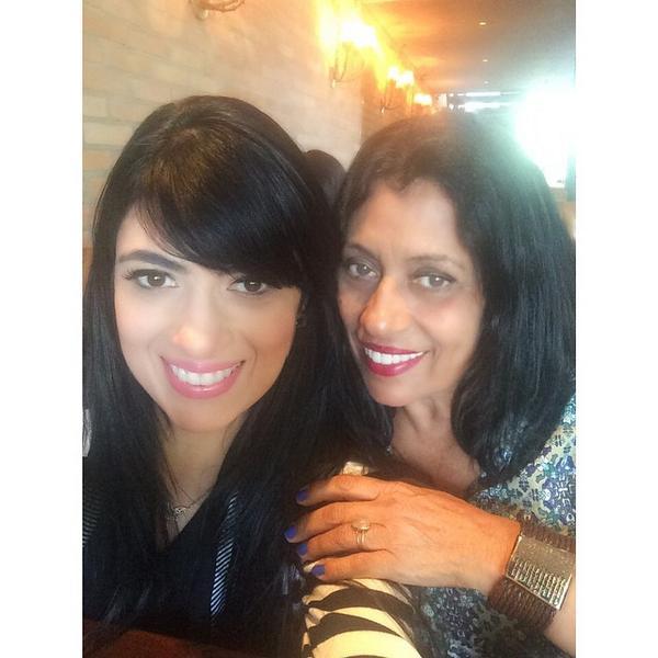 AmamosFeBrum's tweet photo. Hoje é dia delaa!! Parabéns dona Maria :)) http://t.co/BVWYyi2Yef