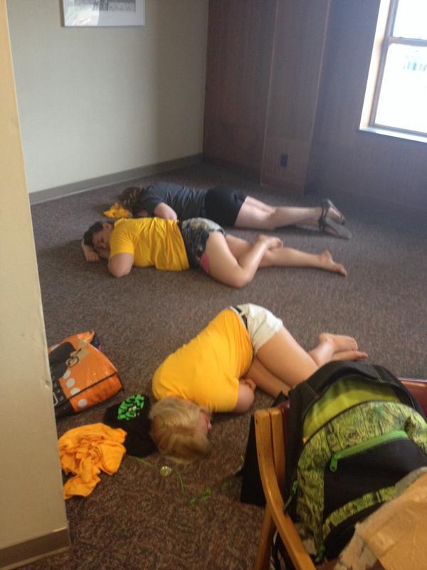 AliS0nBuRk3's tweet photo. #recruitmentisfun #workweek2014 @AEPhi_Iowa http://t.co/EEGFVYwTQb
