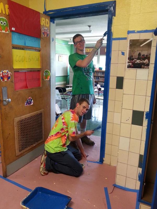 MSMU_Service's tweet photo. Painting with 6th Branch at Johnston Square Elementary! #MountwardBound http://t.co/EBcTwujARs