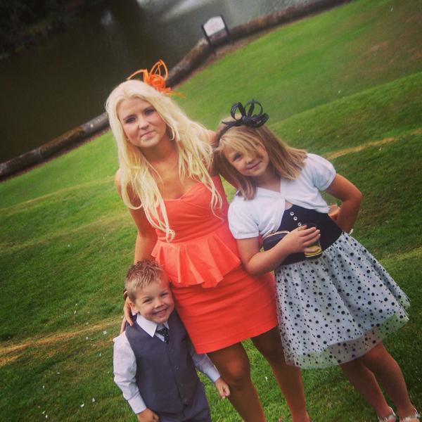 KimWaine's tweet photo. Me and my babies 😘 http://t.co/RKPFgDslFg