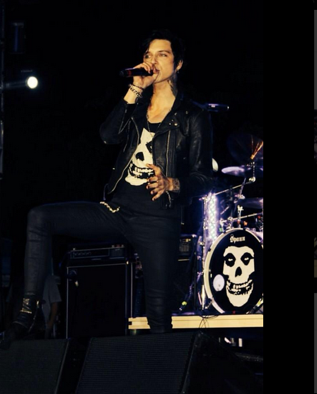 Nataly_Black_'s tweet photo. Waoo cute ♥ #andybiersack #andybvb #andrewbvb #andrewbeirsack #Andy #BlackVeilBrides #BVB4 #BVBArmy #BlackVeil #APMAS http://t.co/H0JitrDKg1