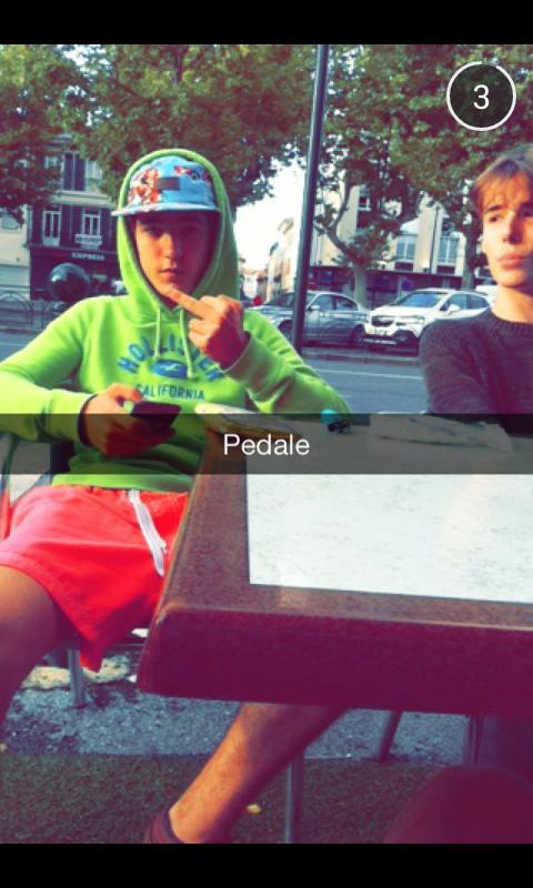 hashdps's tweet image. Nouveau style 2059 bro j'appelle ca "la classe vestimentaire"