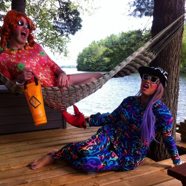 produzentin's tweet photo. at the cottage with @MaryMesshausen #glamchowder http://t.co/61GijAoMRJ