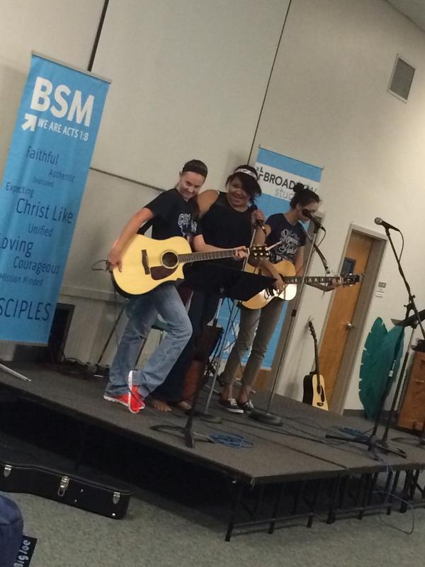 katieearles's tweet image. YOUTH STARTS IN ONE HOUR! Don't wanna miss! @rcjack06 @bviewstudents