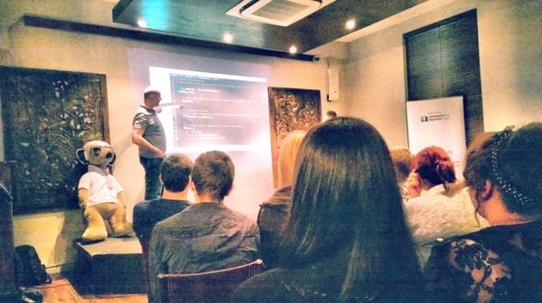 IrisClasson's tweet image. Enjoying some #angular sessions at #whatthehtml