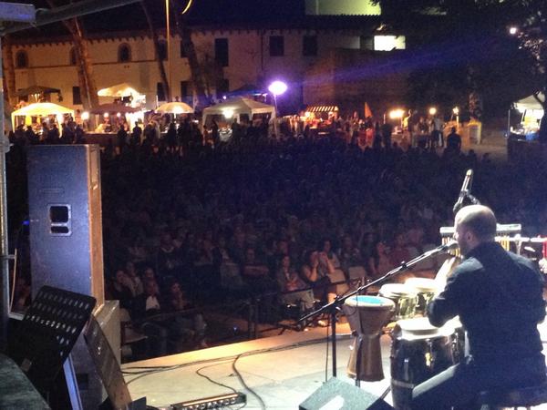 EtruriaEcoFest's tweet photo. Il Testamento di #Faber sul palco di #EEF2014. Una grande serata in memoria di un grande cantautore. Grazie a tutti! http://t.co/fMsTQHvodT