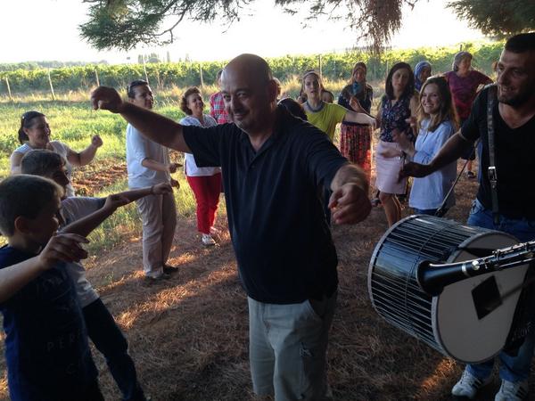 SuvlaWines's tweet photo. #suvlateam is ready for the #harvest14 #bozokbag #ลenlik #suvla #vineyard #festive A hardworkin month is ahead http://t.co/StiT8oGN5E