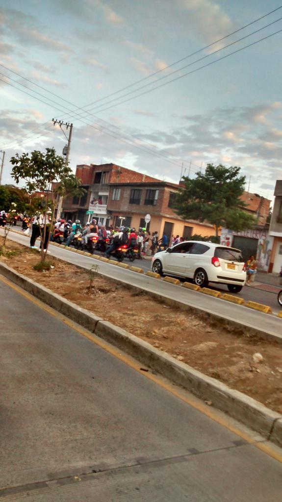 Congestión en troncal con 46 por muerte de caballo carretillero <a href="/alcaldiadecali/">Alcaldía de Cali</a> <a href="/TwiterosCali/">TWlTTEROS CALI</a> <a href="/SantiagodeCali_/">Soy Santiago de Cali</a>