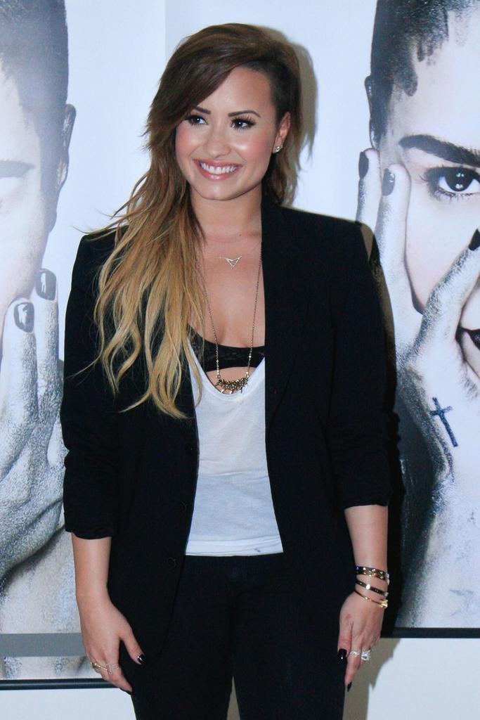 Happy Birthday to the beautiful Demi Lovato! Love you baby girl  