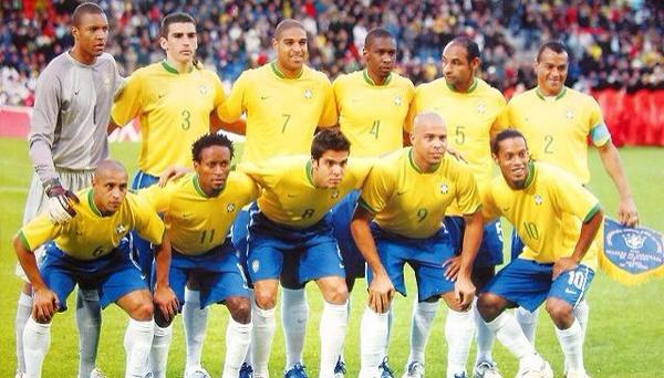 海外サッカー名シーン 06年のブラジル代表 左上 ジダ ルシオ アドリアーノ ファン エメルソン カフー 左下 カルロス ゼロベルト カカー ロナウド ロナウジーニョ 強いですね Http T Co Wn1haxd1xy