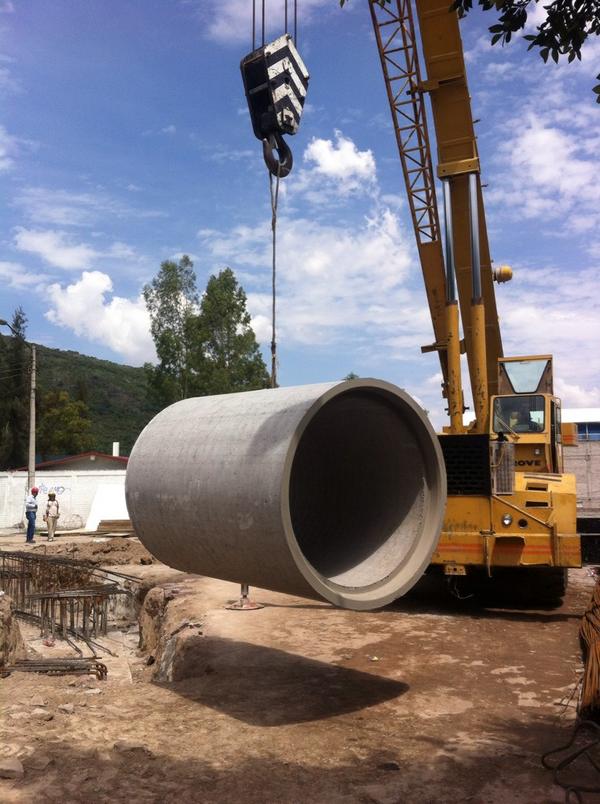 hrgsuministro's tweet photo. Cumpliendo con entregas de #tubodeconcreto para la #construccion de el teleférico en #ecatepec http://t.co/8ws3CsIzho