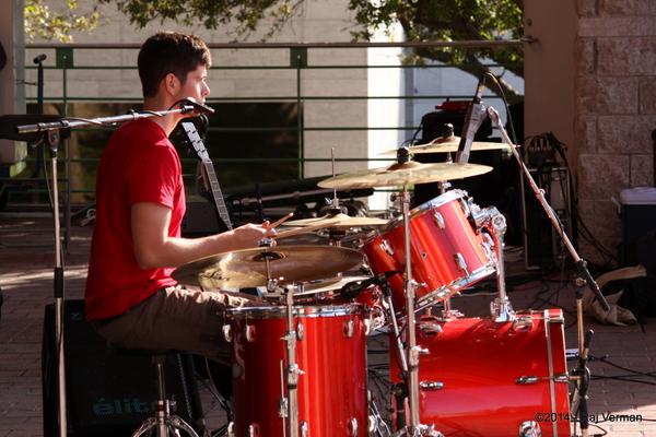 Crimsonics's tweet photo. @CapitalVeloFest #SUNSOUTGUNSOUT Thanks for the great photos of the band! http://t.co/KzhquUDS3r