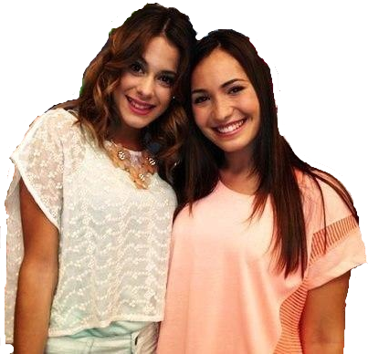 lorawaihh's tweet photo. @GayaGurAriOff  je t'aime  et @TiniStoessel   bisousss 😘💘 http://t.co/2hWO8sECVm
