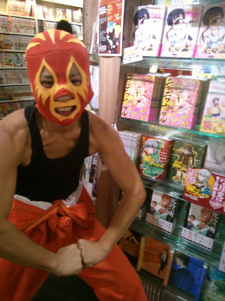 格闘司書 V Twitter ニンニクナックル 一文字蛍 先生 ブックファースト新宿店さまにやって来ました おしゃれ書店にプロレスラーみたいな漫画家が ヒトミ先生 と 明日がんばる と ニンニクナックル が並んでて面白い Http T Co J8tm1d50n1 格闘司書 V Twitter ニンニクナックル 一文字蛍 先生 ブックファースト新宿店さまにやって来ました おしゃれ書店にプロレスラーみたいな漫画家が ヒトミ先生 と 明日がんばる と ニンニクナックル が並んでて面白い Http T Co J8tm1d50n1