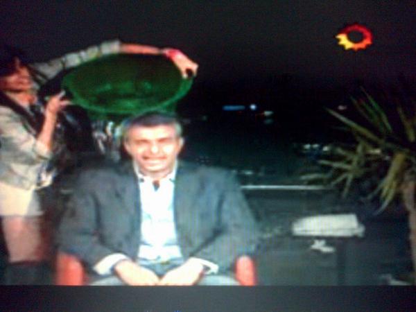 julitofrias's tweet image. @mariomassaccesi a punto de recibir el baldazo en @Sintesis_13. Grande, Mario! #PorELA