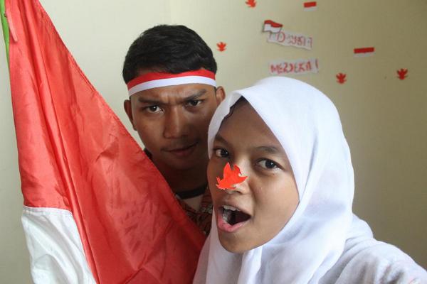 Clone_B16's tweet photo. 12 TKJ B 
"NOO B16 PENERUS BANGSA"
#17anSMKN1Bekasi http://t.co/N7ZG4jgKpu