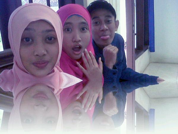 nvindraa's tweet image. #novi #dian #apeng kita saudara :D