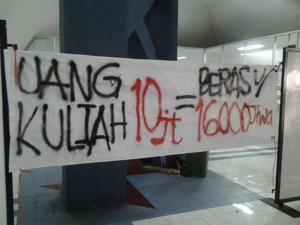 GaneshaBuilders's tweet photo. Lha? Apa hubungannya? Kuliah kan uang pribadi. Uang pemilu tuh dibuang2in @GAneshaLAU http://t.co/QvUo7YxSXO