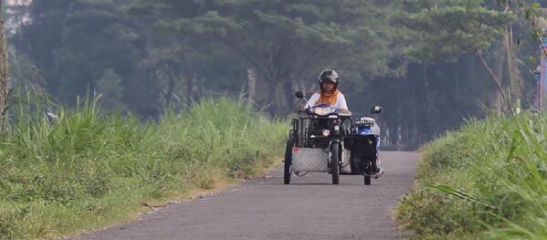 Namanya <a href="/sriklaten/">Sri Lestari</a> , ia difabel (paraplegi) yg mo jalan darat pake spd mtr dari aceh-jkt u/ kampanye difabel.