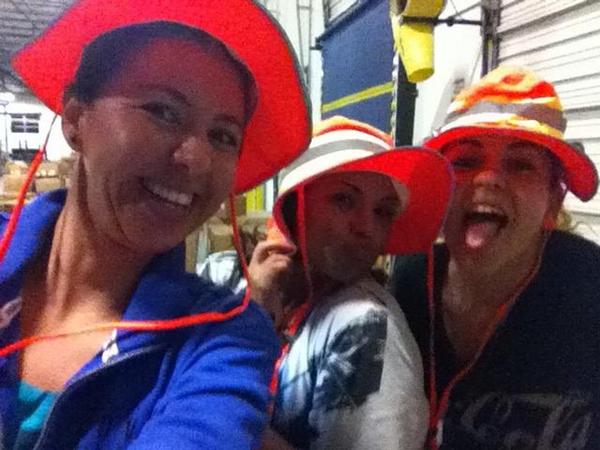 lapinchifizzle's tweet photo. but im at work like... #fuckyobuckethat #thatwarehouselife #easymoney :) http://t.co/Lh839yx0OW