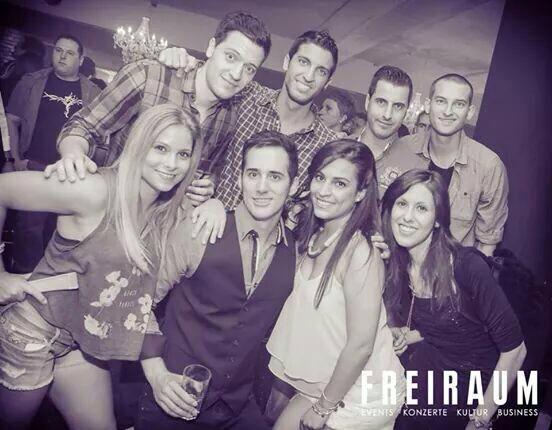 Ana_BCasanova's tweet photo. Con mis niñas y niños, celebrando el cumple de Carlitos :) http://t.co/BY2VEPdaHa