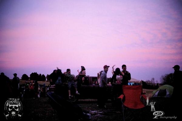 UndeadPromos's tweet photo. #LoveFestNokesville #PinkSky http://t.co/6w4HvljKPo