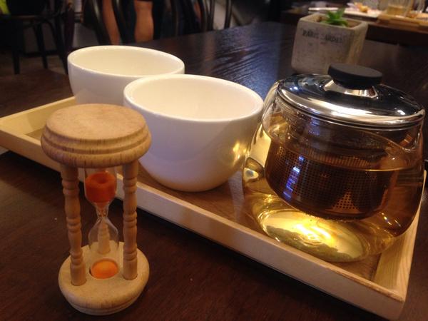 드디어 오쁘띠베르 와 봤다~~~!!!! 홍양홍양 맛있다 ㅜㅠ 초코타르트 생과일타르트 비올레띠차 <a href="/Petits_Verres/">Aux Petits Verres</a>