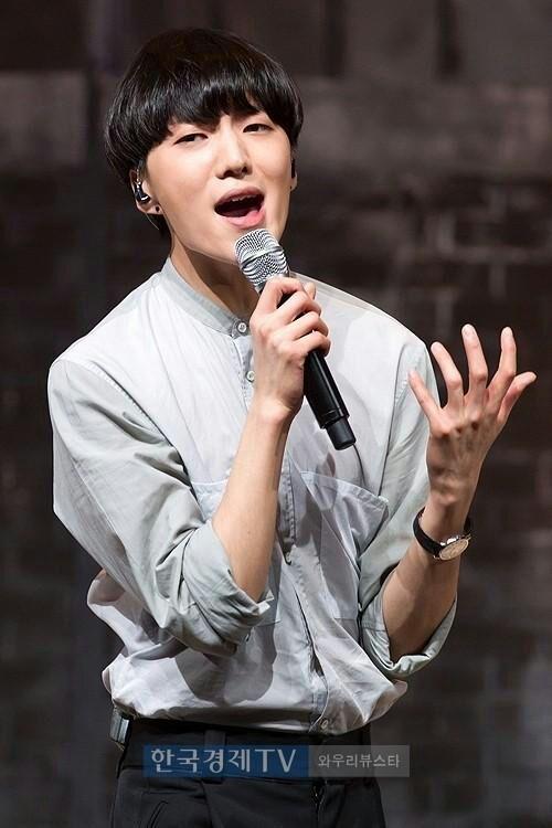 opitt_hapsary's tweet photo. Ur voice makes women cry!! http://t.co/ktUdppI4QC