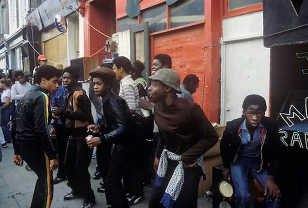 1976 Notting Hill carnival.

Too much cool for one picture. 

via <a href="/voicesofanglia/">voicesofeastanglia</a>