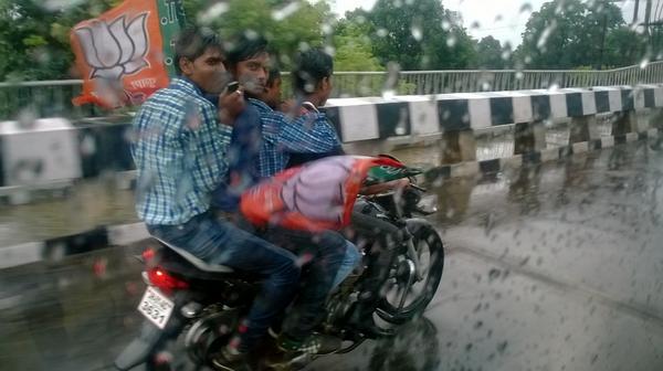 ☔ Raining Enthusiasm as is was during Loksabha Election. Young Guns headed to welcome #NamoInRanchi.