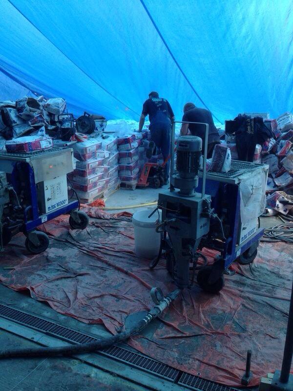 UZIN_Tom's tweet image. Hard doorwerken om alle 18 pallets weg te krijgen, maar t resultaat mag er zijn! #waddinxveen #uzin #qlick #design